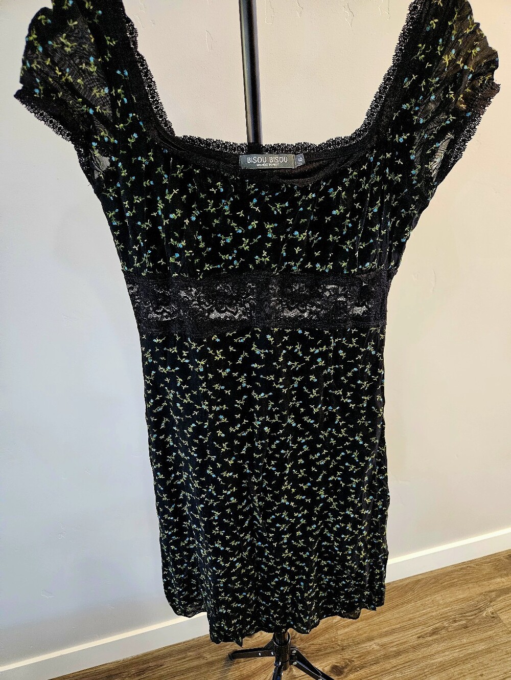 Vintage Bisou Bisou black floral lace dress. Size 6